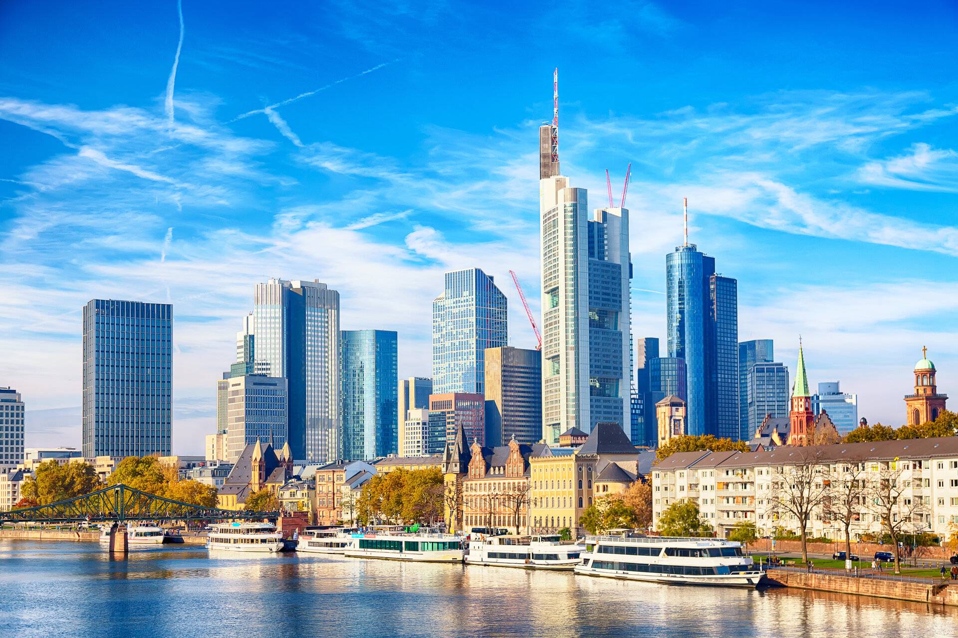 Warum Frankfurt am Main so einzigartig ist: Eine Reise durch die Stadt!