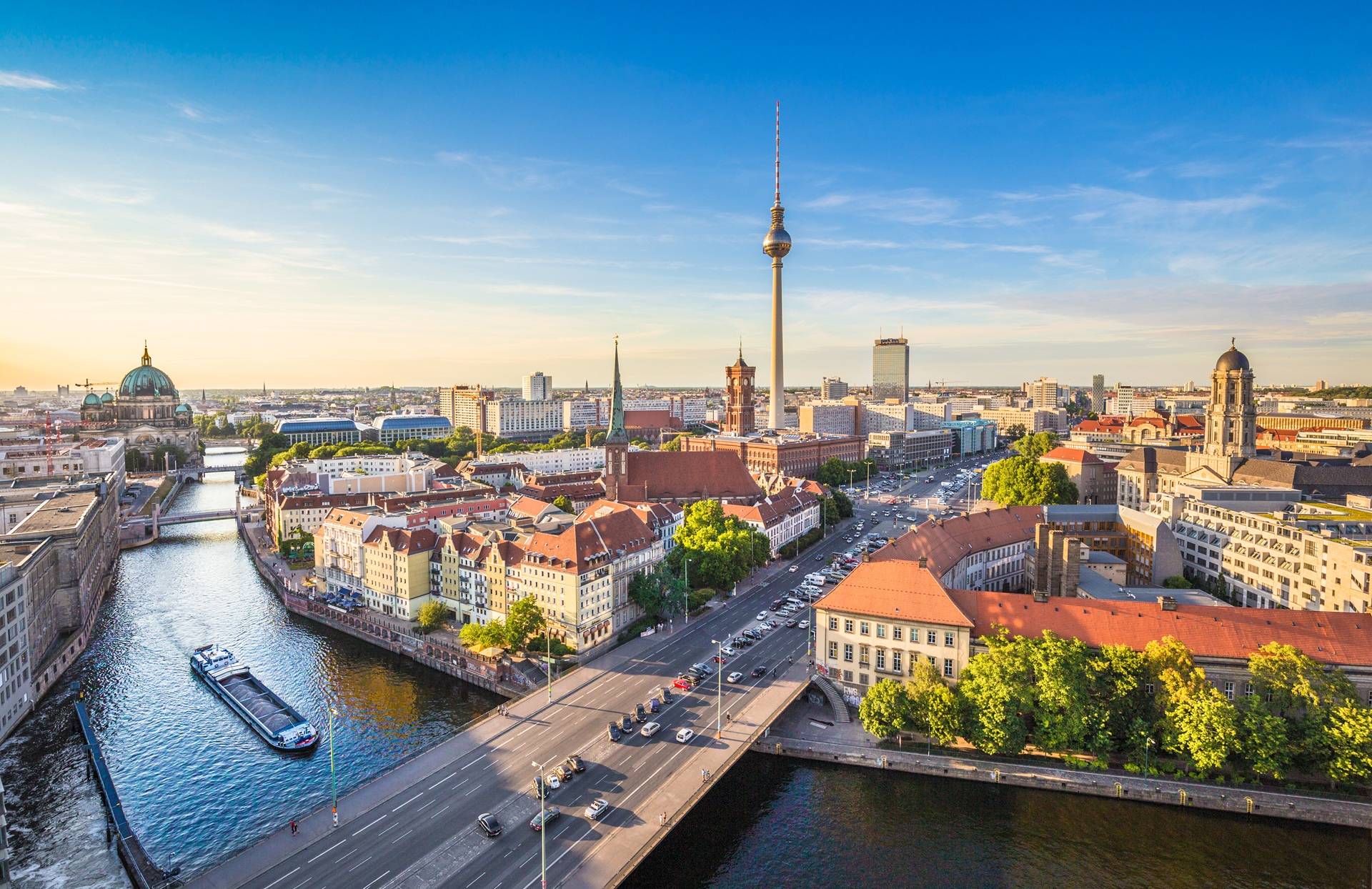 Panoramaaufnahme von Berlin mit Fernsehturm | Klassenfahrt Berlin